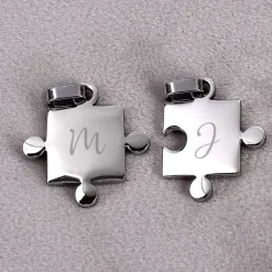 Gravierte Puzzle Anhänger mit Ihren Wunschinitialen