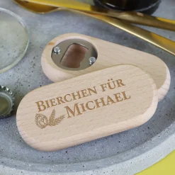 Gravierter Flaschenöffner aus Holz - Bierchen - mit Namensgravur
