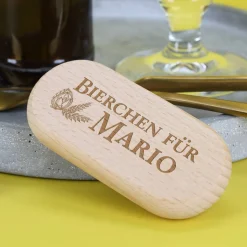 Gravierter Flaschenöffner aus Holz - Bierchen - mit Namensgravur