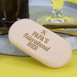 Gravierter Flaschenöffner aus Holz - Feierabendbier - mit Ihrem Namen