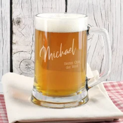 Gravierter Glasbierkrug mit Ihren Wunschtexten im modernen Design