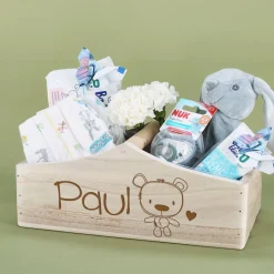 Gravierter Holzkorb mit Teddymotiv und Name
