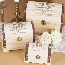 Gravierte Schatztruhe als Geldgeschenk zum Hochzeitstag