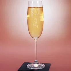 Graviertes Sektglas mit moderner Blüte und Ihrem Wunschnamen