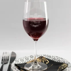 graviertes Weinglas Weinreben Ornamente mit Wunschname