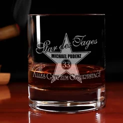 graviertes Whiskyglas Walk of Fame mit Namen und Alter
