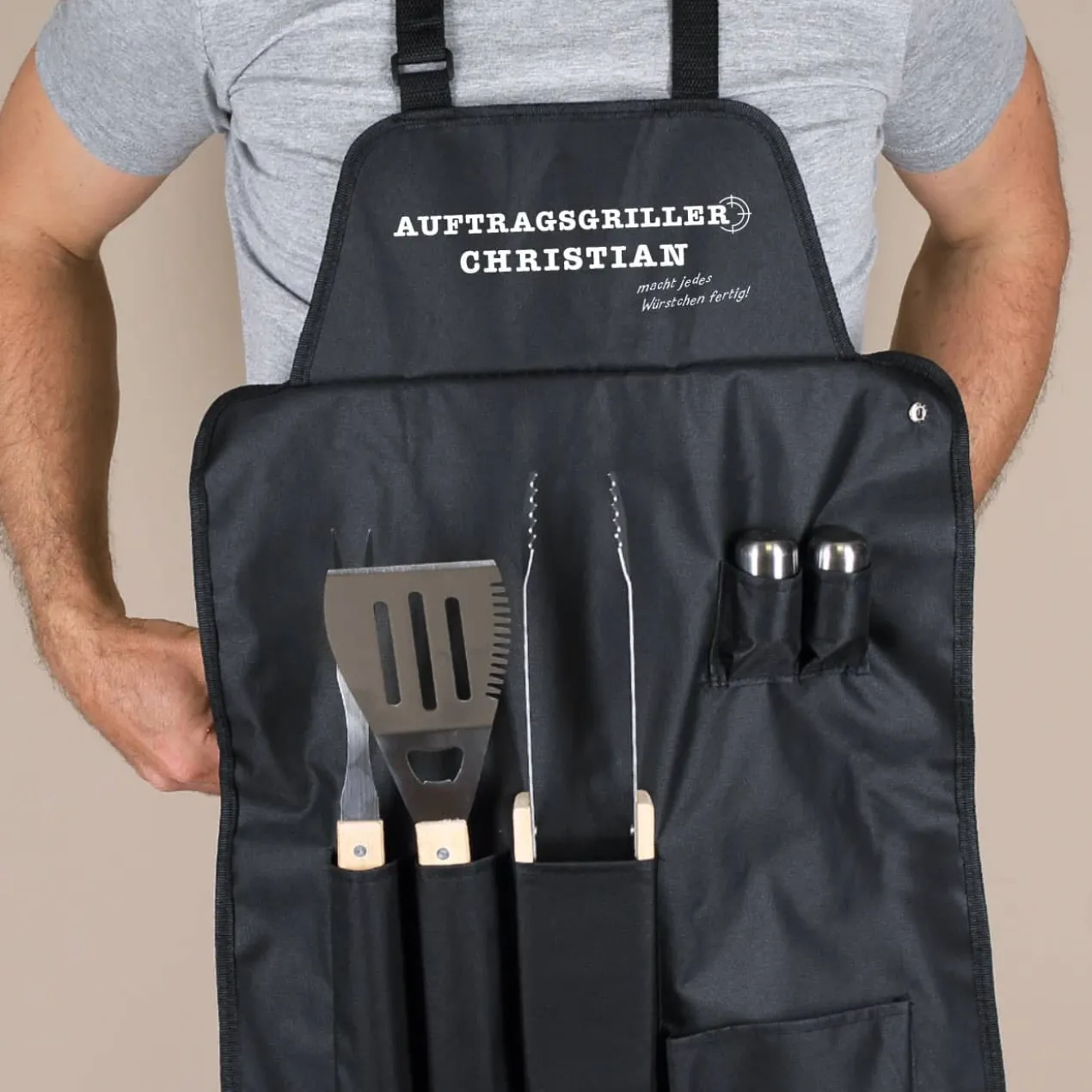Grillschürze "Auftragsgriller" inklusive Grillzubehör