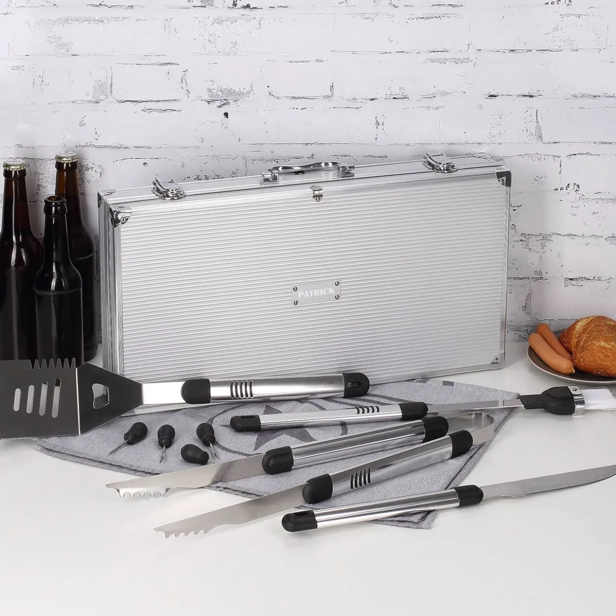 Grillset mit graviertem Koffer in zwei verschiedenen Größen