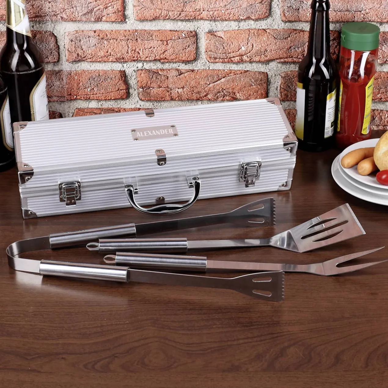 Grillset mit graviertem Koffer in zwei verschiedenen Größen