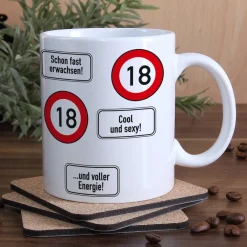 große Kaffeetasse zum 18. Geburtstag mit Verkehrszeichen - 18 -