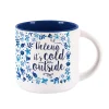 Große winterliche Tasse - it's cold outside - mit Name, Schneeflocken und Blüten