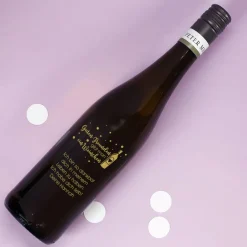 Guten Freunden gibt man ein Weinchen - Gravierte Weinflasche in verschiedenen Sorten mit Wunschtext