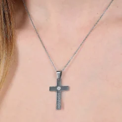 Halskette mit graviertem Kreuz zu Kommunion, Konfirmation, Taufe in Geschenkbox