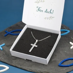 Halskette mit Kreuz Anhänger und Name graviert