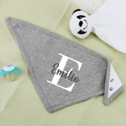 Halstuch für Babys mit Initiale und Namensaufdruck