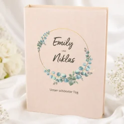 Handgefertigte Erinnerungsbox zur Hochzeit | Personalisierte Fotobox in Buch Form mit Eukalyptus Kranz