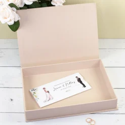 Handgefertigte Erinnerungsbox zur Hochzeit | Personalisierte Fotobox in Buch Form mit Eukalyptus Kranz