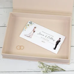 Handgefertigte Erinnerungsbox zur Hochzeit | Personalisierte Fotobox in Buch Form mit Eukalyptus Kranz