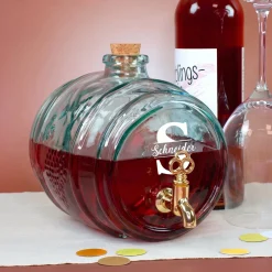 Handgefertigtes Weinfass aus recyceltem Glas mit Initiale & Name | Geschenk für Wein Liebhaber