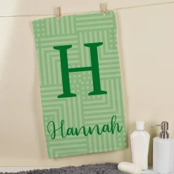 Handtuch in 3 verschiedenen Größen mit Initiale und Name personalisiert und Mustern in knalligen Far