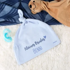 Hellblaue Babymütze - Kleiner Bruder | Personalisiertes Geschenk für Babys zur Geburt