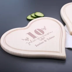 2 Herzbrettchen zum Hochzeitstag mit Ihren Wunschnamen graviert