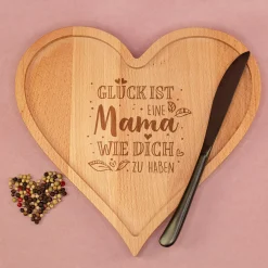 Herz Frühstücksbrettchen aus Holz mit Gravur 'Glück ist eine Mama wie dich zu haben' Muttertagsgeschenk