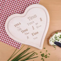 Herz-Holzbrettchen mit Name in verschiedenen Schriftarten, 24 cm