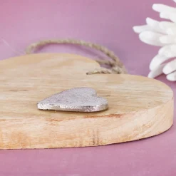 Herz mit Namen & Wunschtext graviert | Geschenk aus Holz zur Hochzeit, Valentinstag & für Paare