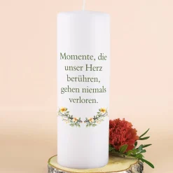 Hochzeitskerze mit Blumenkranz