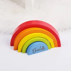 Holzbausteine Regenbogen mit Namensgravur zur Geburt