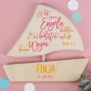 Holzboot - Er hat seinen Engeln befohlen - mit Name und Datum in rosa-orange