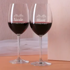 Holzbox WINE O'Clock mit zwei Weingläsern