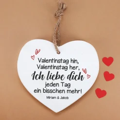 Holzherz als Geschenk zum Valentinstag mit Ihrem Wunschtext