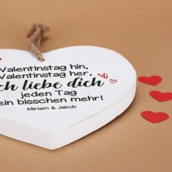 Holzherz als Geschenk zum Valentinstag mit Ihrem Wunschtext