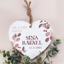 Holzherz mit Wunschnamen und Datum – Romantisches Geschenk mit Blatt-Motiv