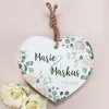 Holzherz mit Wunschnamen und Datum – Romantisches Geschenk mit Rosen-Motiv