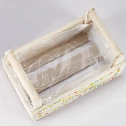 Holzkiste zu Ostern mit buntem Aufdruck