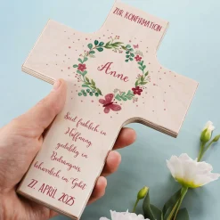 Holzkreuz mit Blütenkranz zur Taufe, Kommunion oder Konfirmation