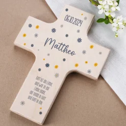 Holzkreuz mit individuellem Wunschtext und Blumenmotiv