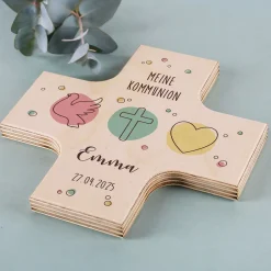 Holzkreuz zur Taufe, Kommunion oder Konfirmation mit Taube, Kreuz & Herz Motiv