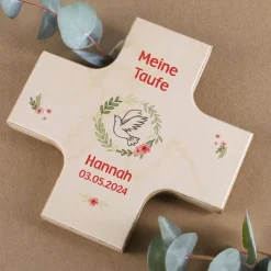 Holzkreuz zur Taufe oder Kommunion mit Namen, Datum und Anlass