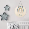 Holzschild mit Regenbogenmotiv und Name für Jungen