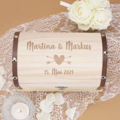 Holztruhe in 3 Größen mit Ihrer Wunschgravur zur Hochzeit oder zum Valentinstag