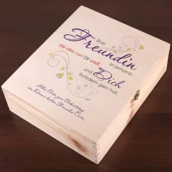 Holzverpackung für ein persönliches Freundinnen-Geschenk