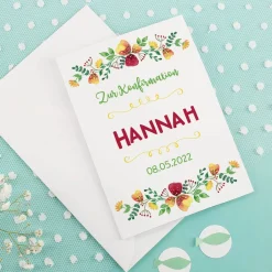 Individuell bedruckte Klappkarte zur Kommunion, Konfirmation oder Taufe mit hübschem Blumenkranz