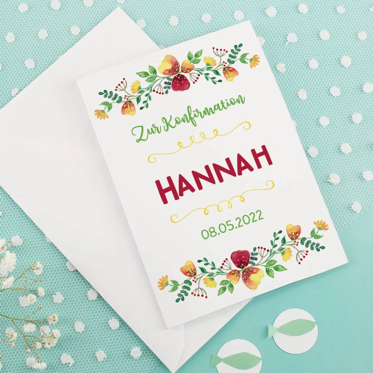 Individuell bedruckte Klappkarte zur Kommunion, Konfirmation oder Taufe mit hübschem Blumenkranz