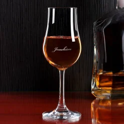 Individuelles Whiskyglas mit Stiel und Wunschnamen