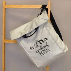 2-in-1 Rucksack & Tasche personalisiert mit Wunschtext | Geschenk mit Berg Motiv für Wandern & Urlaub