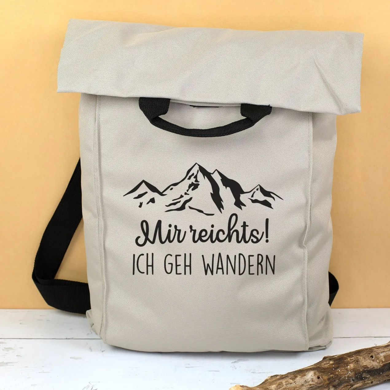 2-in-1 Rucksack & Tasche personalisiert mit Wunschtext | Geschenk mit Berg Motiv für Wandern & Urlaub